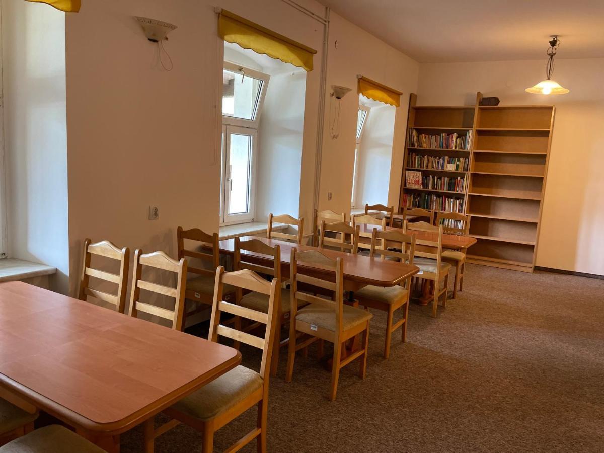 Gosciniec Szczeliniec Vandrarhem Karlow Exteriör bild