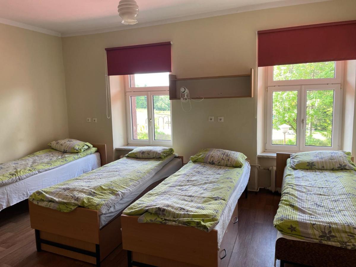 Gosciniec Szczeliniec Vandrarhem Karlow Exteriör bild